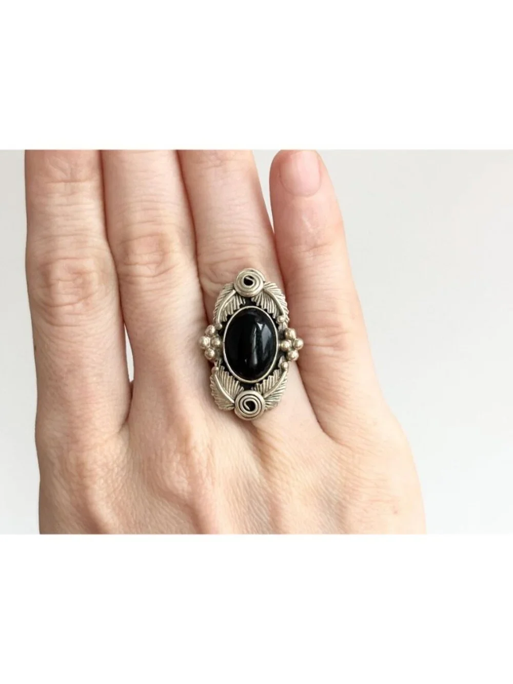 Navajo Made Black Onyx Leaf Accented Sterling Silver 925 Vintage Ring - sz 6.75